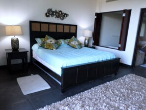 3 chambres, coffres-forts dans les chambres, bureau