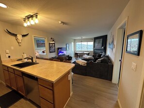 Interior - Ski In Ski Out Newley Updated2 Bed 2Bath&LoveSac Sleeper!Walk To Lift!🔥reviews! (Granby)