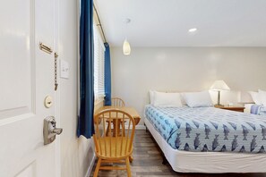 Iron/ironing board, Internet, bed sheets