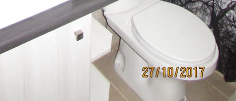 Apartment, 2 Bedrooms, Private Bathroom | Bathroom