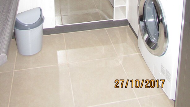 A compact kitchen with a microwave, stove, sink, and built-in washing machine. - 52.- HNA Capri (La Serena)