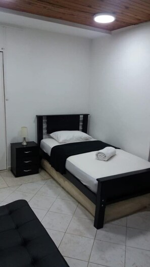 Basic Apartment, Multiple Beds | Iron/ironing board, free WiFi - Doña Monica Apartamento Completo (Medellín)