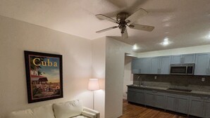 Apartemen, 1 kamar tidur, dapur, pemandangan kebun | Area keluarga