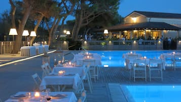 2 outdoor pools, pool umbrellas, pool loungers