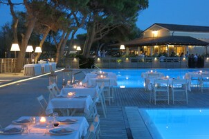 2 outdoor pools, pool umbrellas, sun loungers