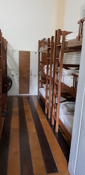 Dormitorio Compartilhado Feminino 12 camas | Badezimmer