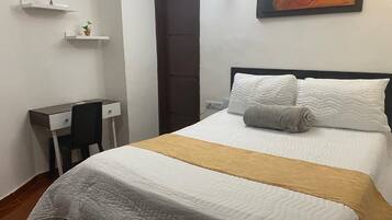 Standard Room, 1 Double Bed | Minibar, in-room safe, iron/ironing board (on request), WiFi (free)