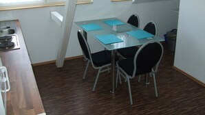 Apartment | In-room dining - Ferienwohnung A Henn (Siegburg)