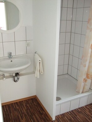Apartamento | Banheiro | Banheira, produtos de toalete grátis, toalhas de banho 