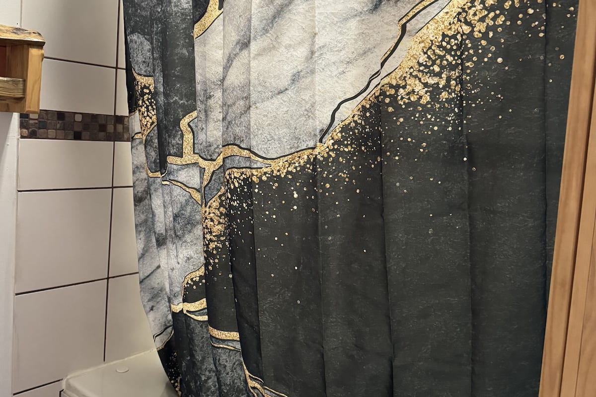 #3 Remodeled Fireplace Room | Blackout drapes, iron/ironing board (on request)