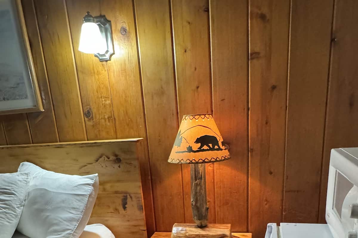 Kamer | Verduisterende gordijnen, een strijkplank/strijkijzer, extra bedden