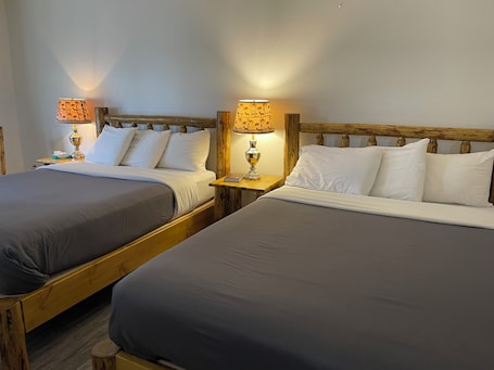 Cortinas blackout y tabla de planchar con plancha