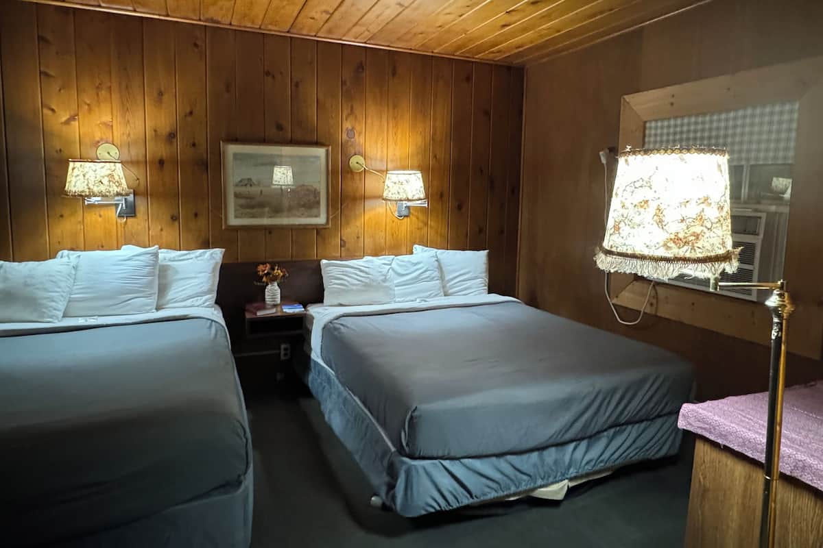 Suite, 2 queensize bedden | Verduisterende gordijnen, een strijkplank/strijkijzer, extra bedden