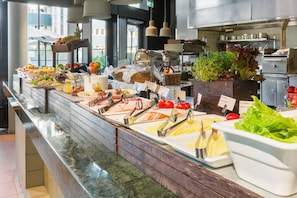 A buffet with various food items and utensils. - Best Western Plus Grow Hotel (Solna)