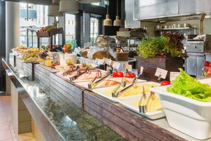 Free daily buffet breakfast