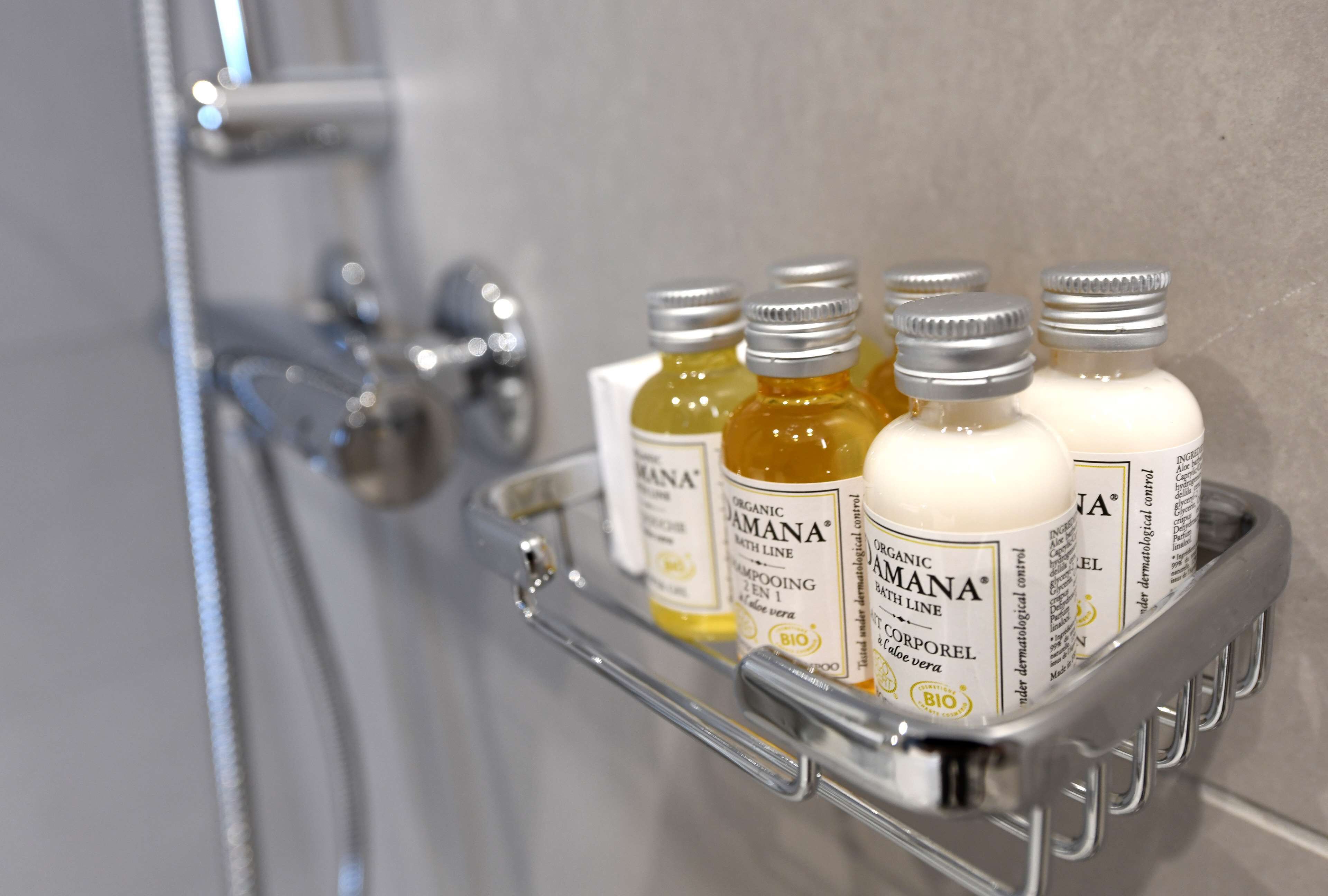 standard studio, 1 king bed, non smoking, kitchenette | bathroom | shower, hair dryer, towels