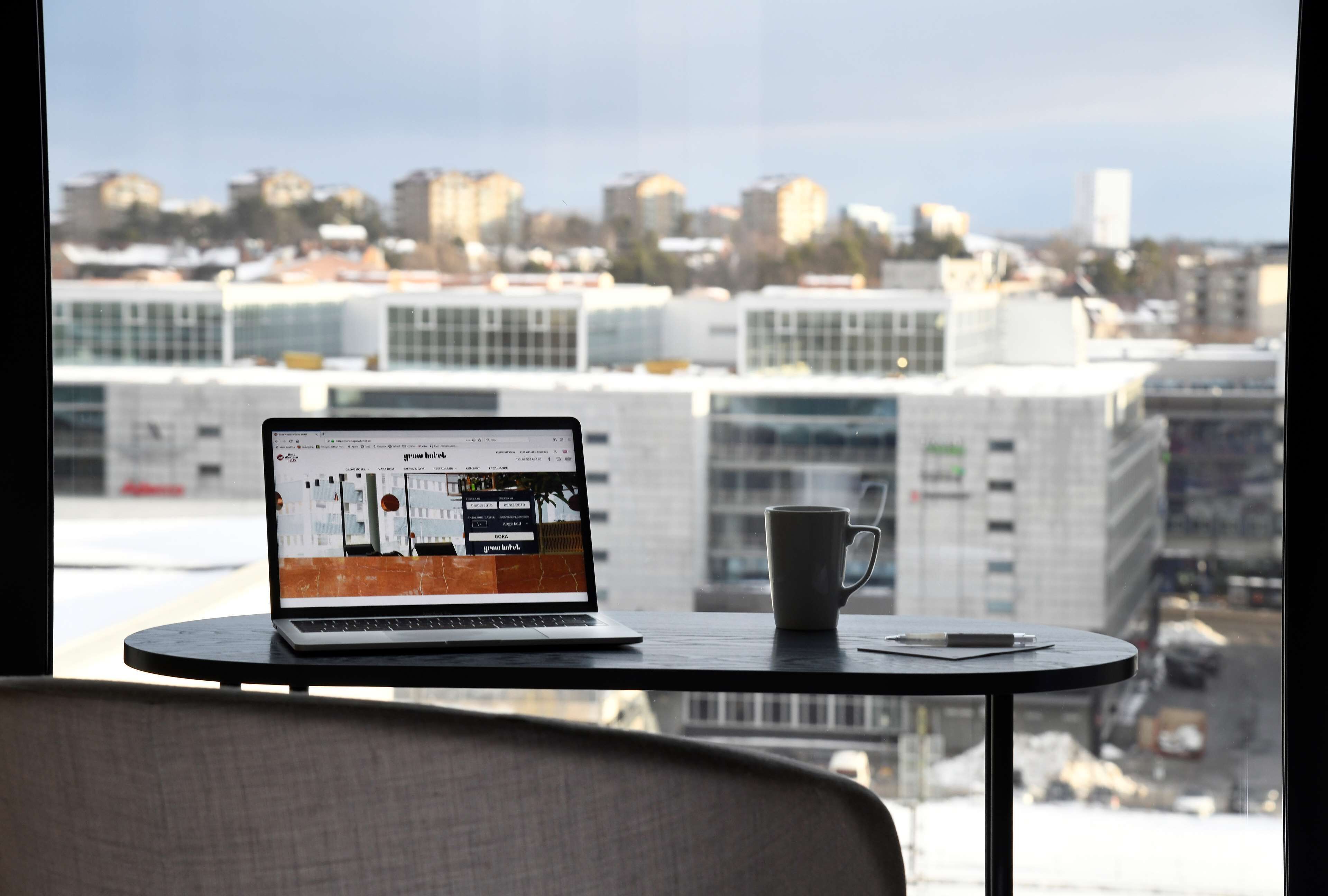 superior studio, 1 king bed, non smoking | in-room safe, desk, iron/ironing board, free wifi