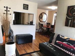 Rum - 1 queensize-säng - icke-rökare | Vardagsrum | Platt-tv