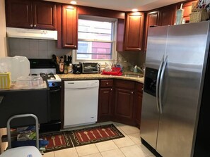 Room, 1 Queen Bed, Non Smoking | Shared kitchen | Full-sized fridge, microwave, oven, stovetop - Private Room 2 - Near NYC, EWR & Outlet Mall (Hillside)