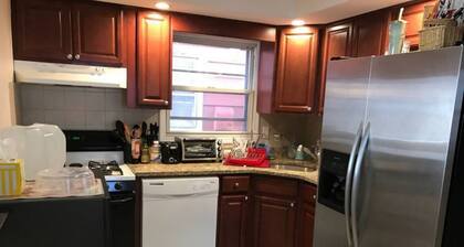 Private Room 2 - Near NYC, EWR & Outlet Mall