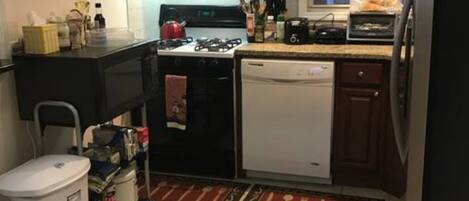 Room | Private kitchen | Full-size fridge, stovetop, dishwasher, cookware/dishes/utensils