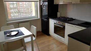 Frigorifero, microonde, forno, bollitore elettrico