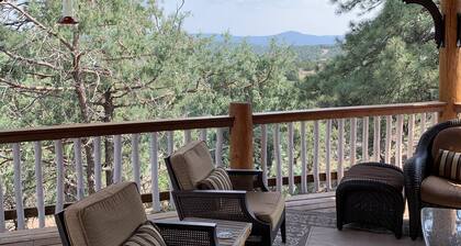 Spa-tyylisen hirsitalon retriitti Sandia Mountainilla