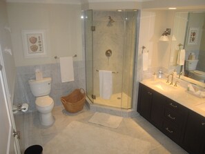 Duschwanne, Haartrockner