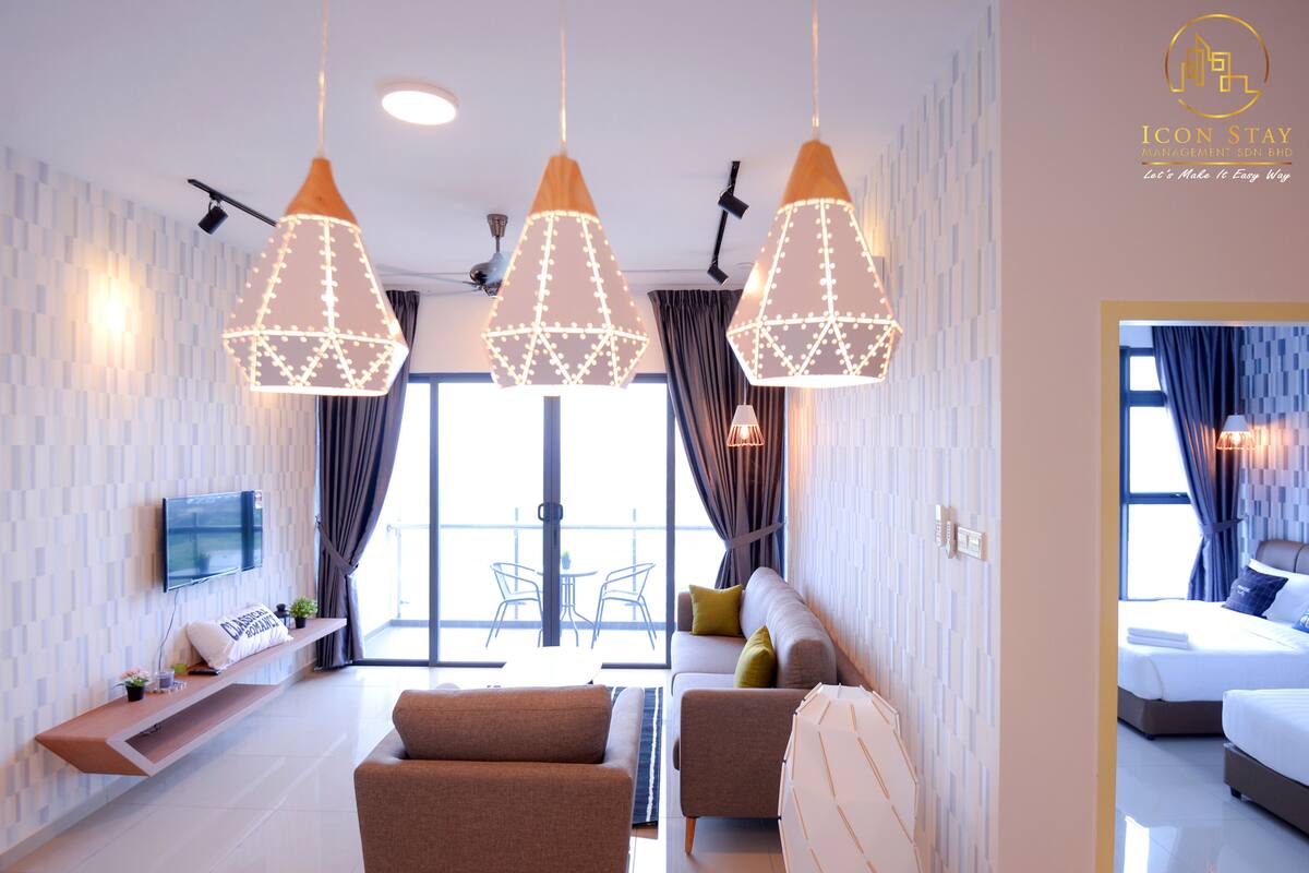 Apartamento de diseño, 1 habitación | Sala de estar | Una televisión LCD