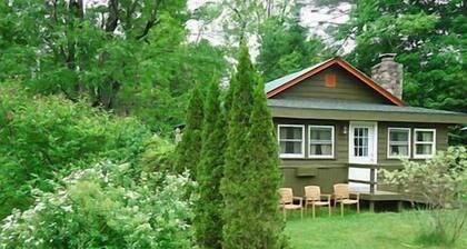 REDUCED RATE! ADIRONDACK CABIN WITH REAL WOOD BURNING FIREPLACE!