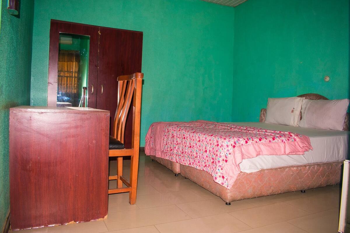 Desk, bed sheets