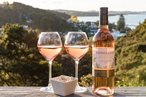 Food and drink - Allure Lodge cabin (Paihia)