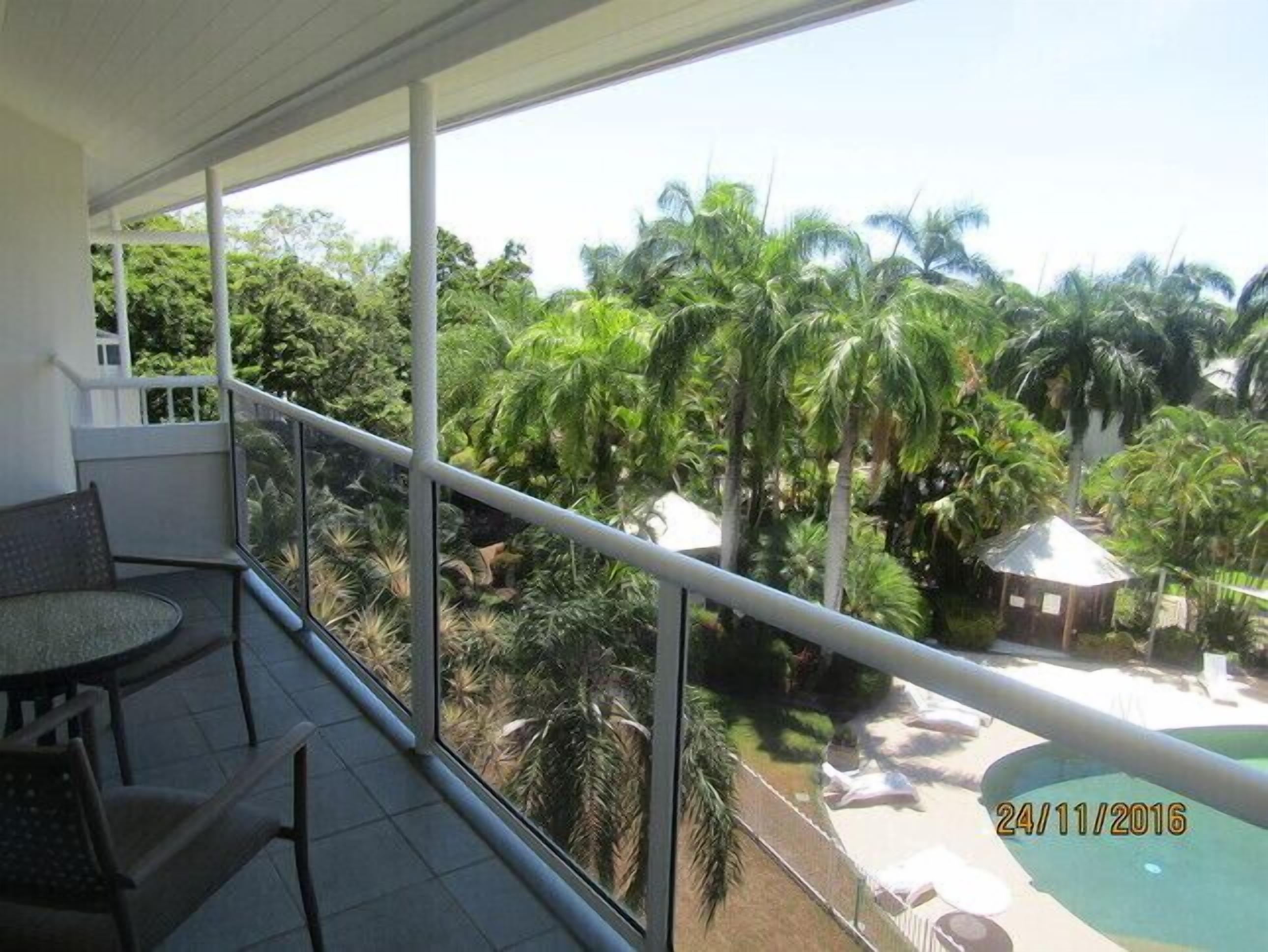 Top floor Views lift close by this apartment has the lot plus free health club — image 4