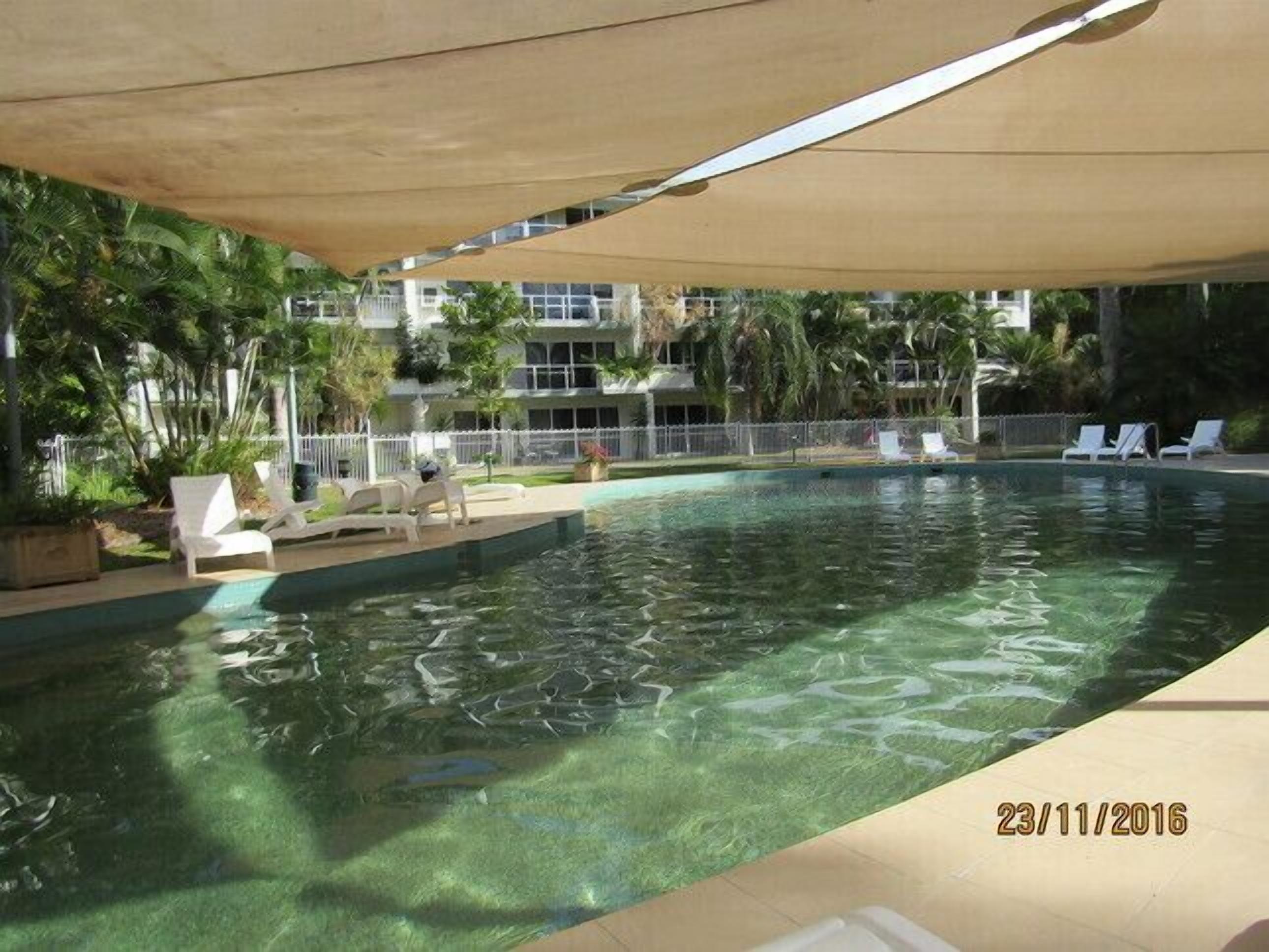 Top floor Views lift close by this apartment has the lot plus free health club — image 9