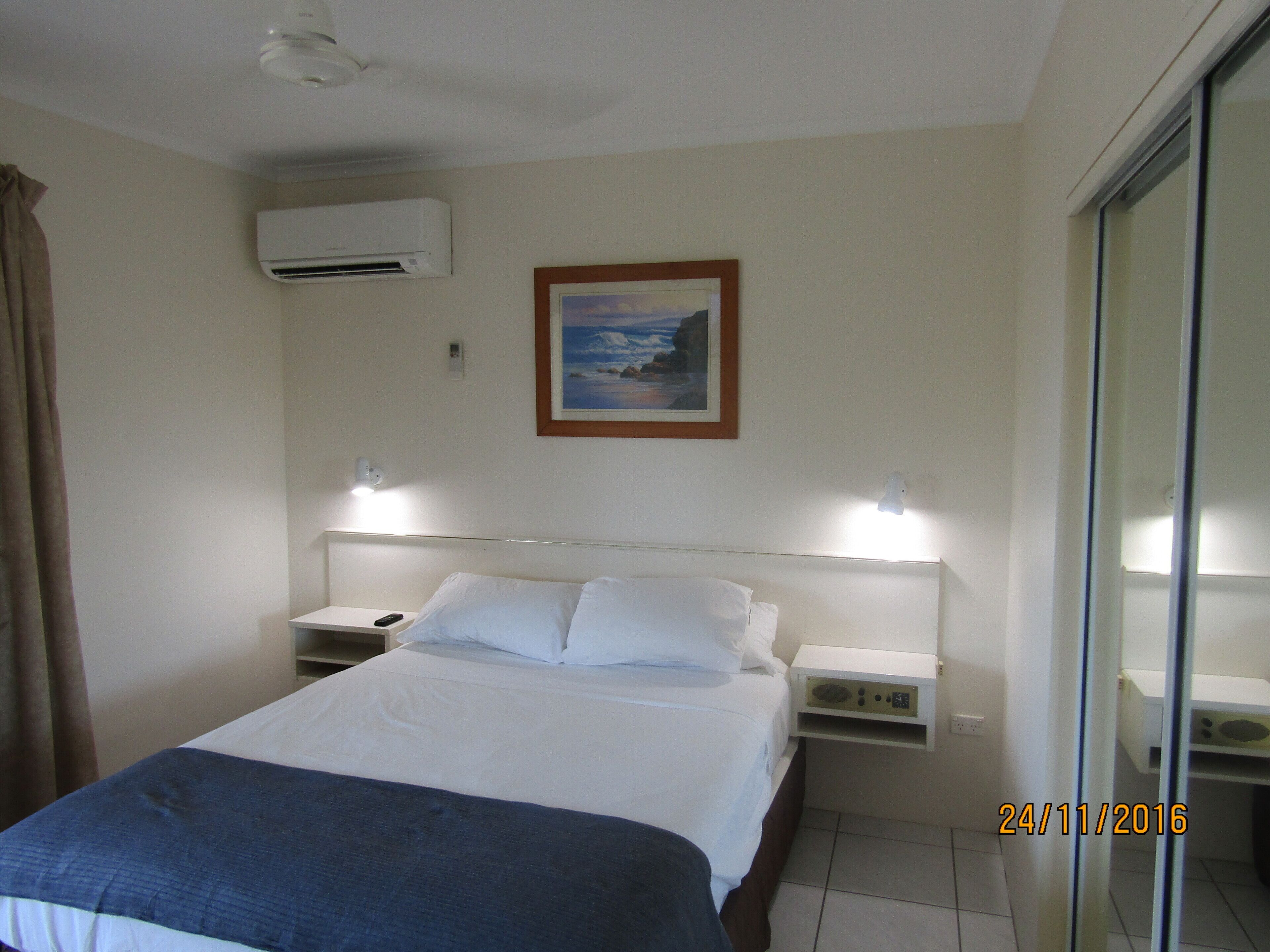 Top floor Views lift close by this apartment has the lot plus free health club — image 20