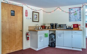 Coffee service - Mount Whittier Motel (Center Ossipee)