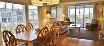 Amplia villa con vista a la playa con un precio increíble! C2624B