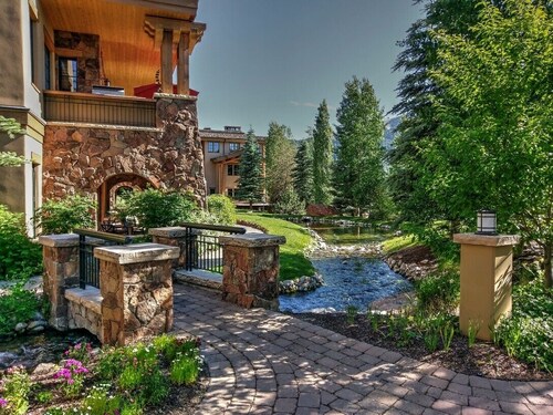 Huippuluokan huoneisto, jolla on pääsy Zenergy-uima-altaalle ja omaan autotalliin