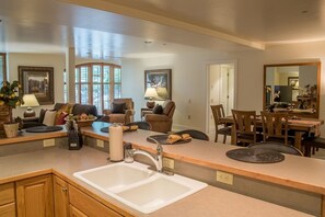 Interior - Thunder Springs Condo A26 - Cozy Condo w/ Access to Zenergy Pool & Garage (Ketchum)