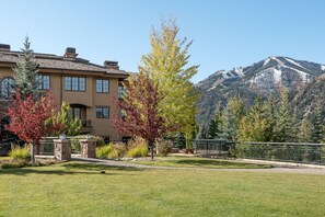 Exterior - Thunder Springs Condo A26 - Cozy Condo w/ Access to Zenergy Pool & Garage (Ketchum)