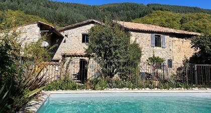 Loft rénové en pierres avec terrasse panoramique