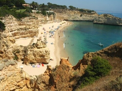 Algarve T2 Apartment, Porches, Pool and access to 2 Beaches, Family Home