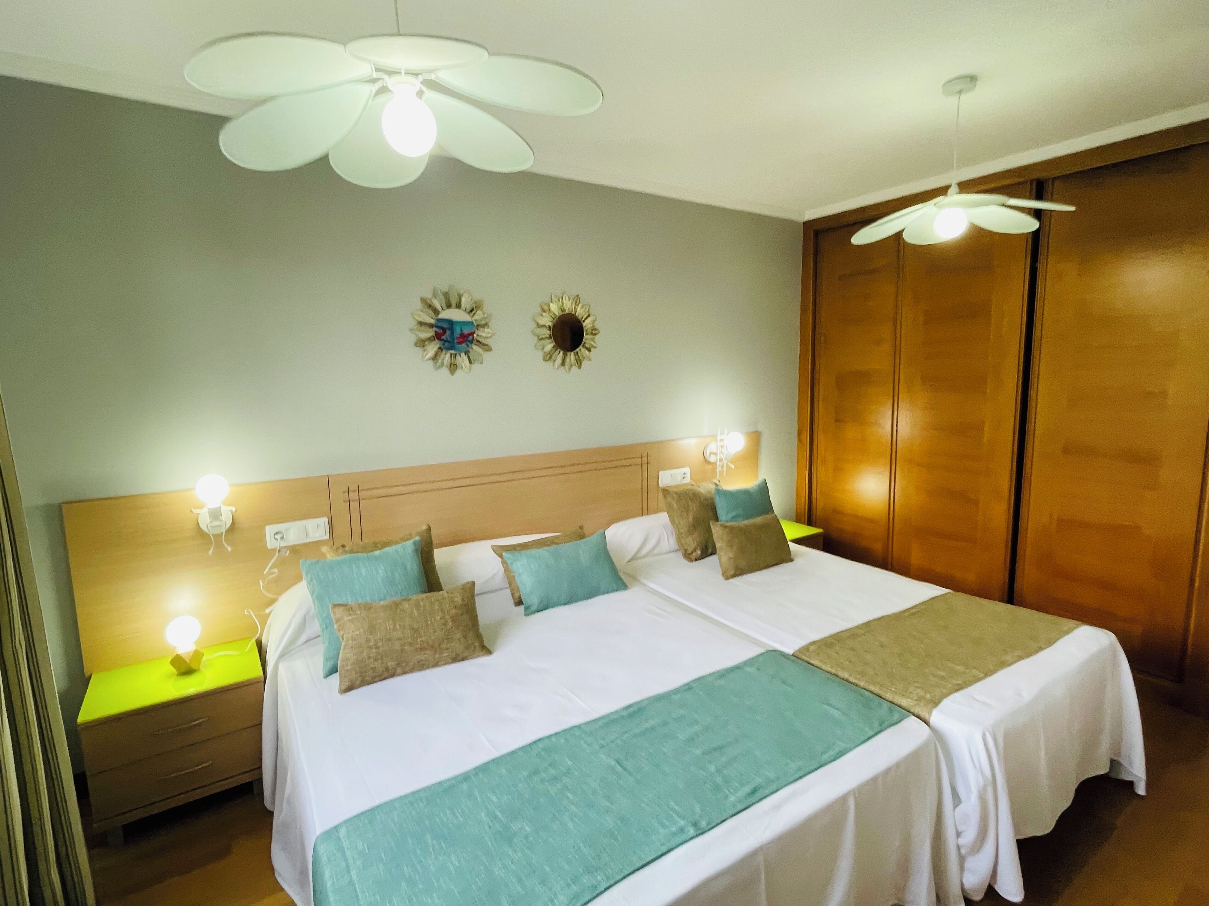 4 chambres, fer et planche à repasser, lit parapluie, Wi-Fi gratuit