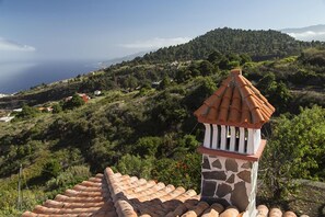 Exterior - Detached cottage with two terraces and views of sea and mountains (Puntallana)