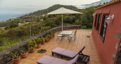 Detached cottage with two terraces and views of sea and mountains