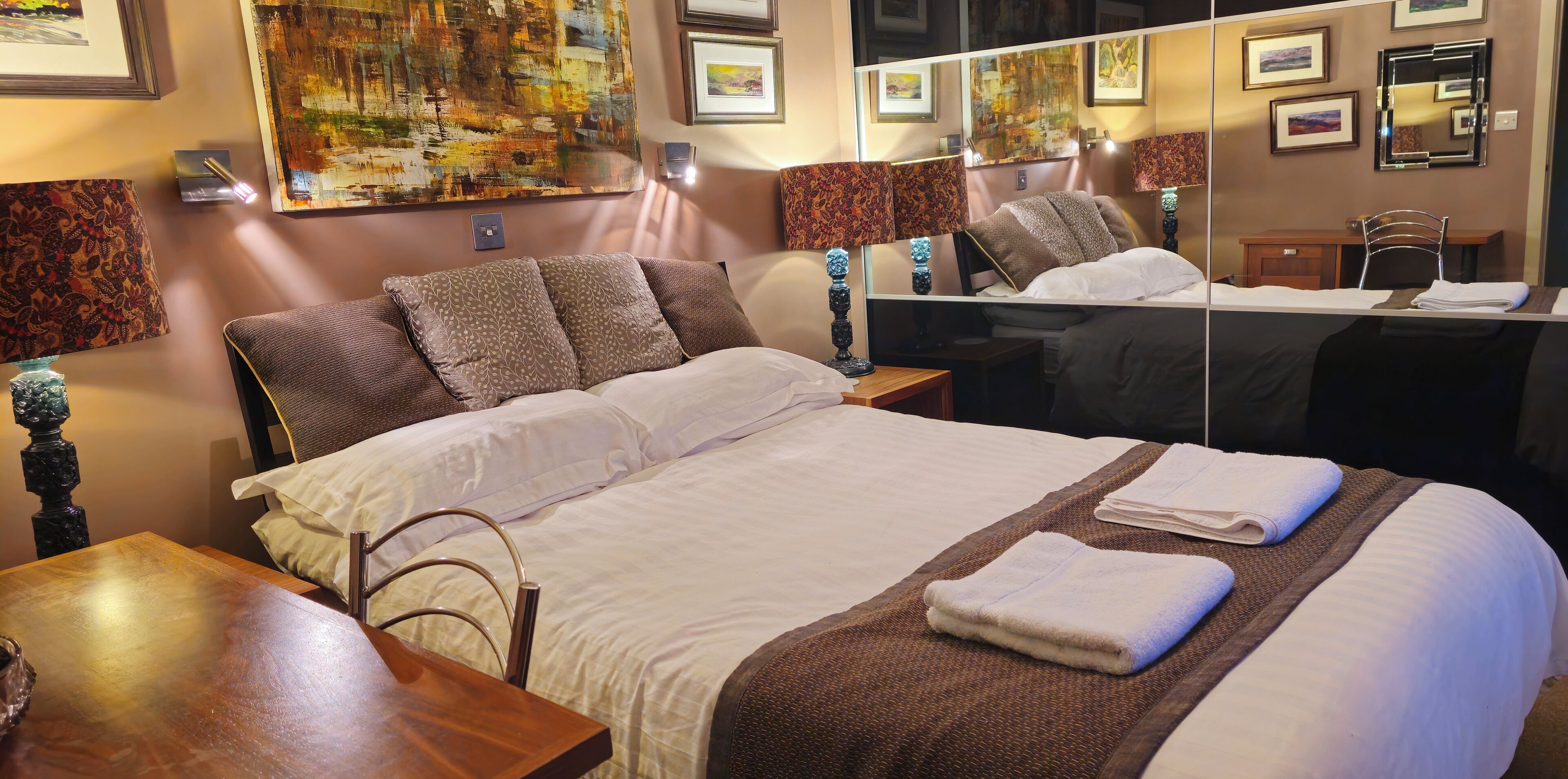 3 chambres, fer et planche à repasser, Wi-Fi gratuit, draps fournis