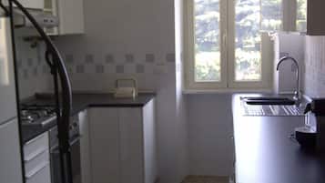 KĂŒhlschrank, Mikrowelle, Ofen, Herdplatte