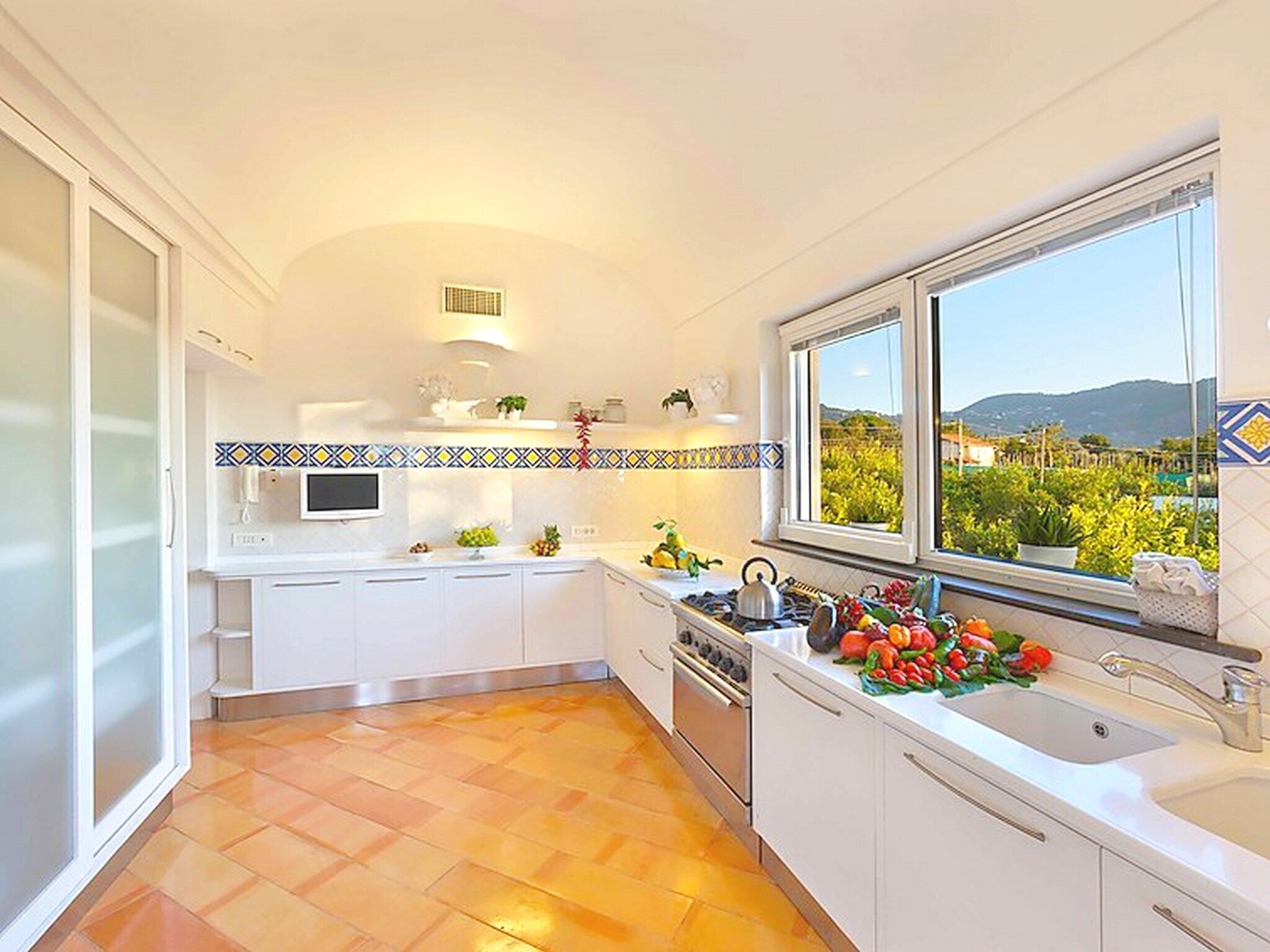 Frigorifero, microonde, forno, lavastoviglie