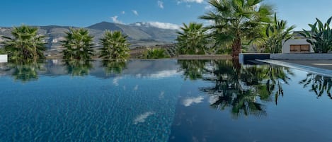 Outdoor pool, an infinity pool