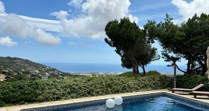 BARCELONA A 20 KM. APTO. GRAN TERRAZA CON VISTAS MAR, PISCINA Y MUY TRANQUILO